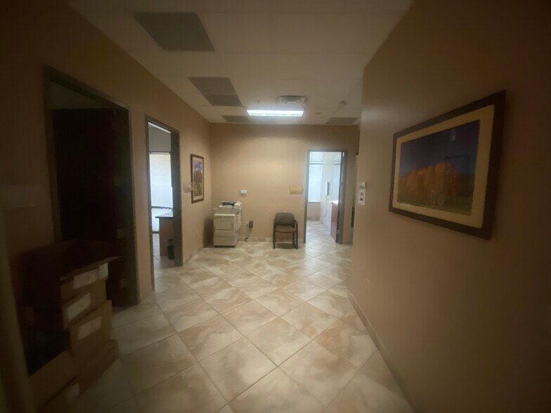 More Photos Of 6677 W Thunderbird Rd, Glendale Medical For Lease
