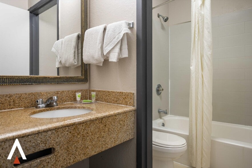 More Photos Of 3959 NW 79th Ave, Doral Hotel For Sale