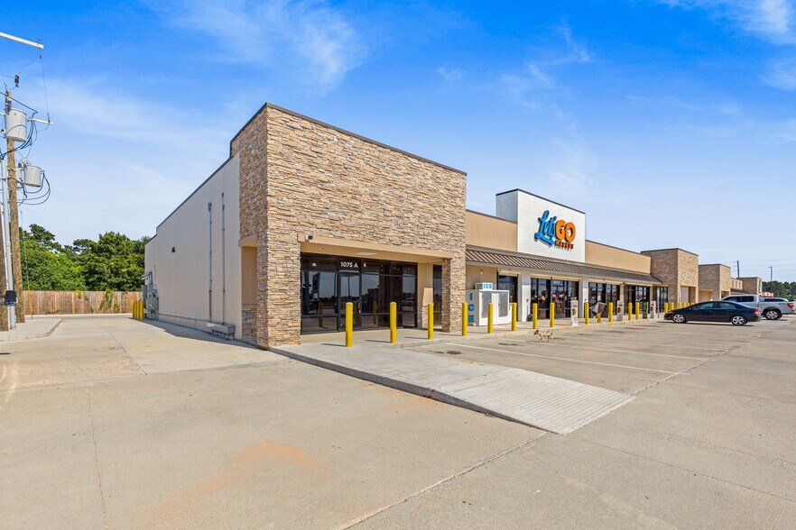 More Photos Of 1075 CR 5270, Cleveland General Retail For Lease