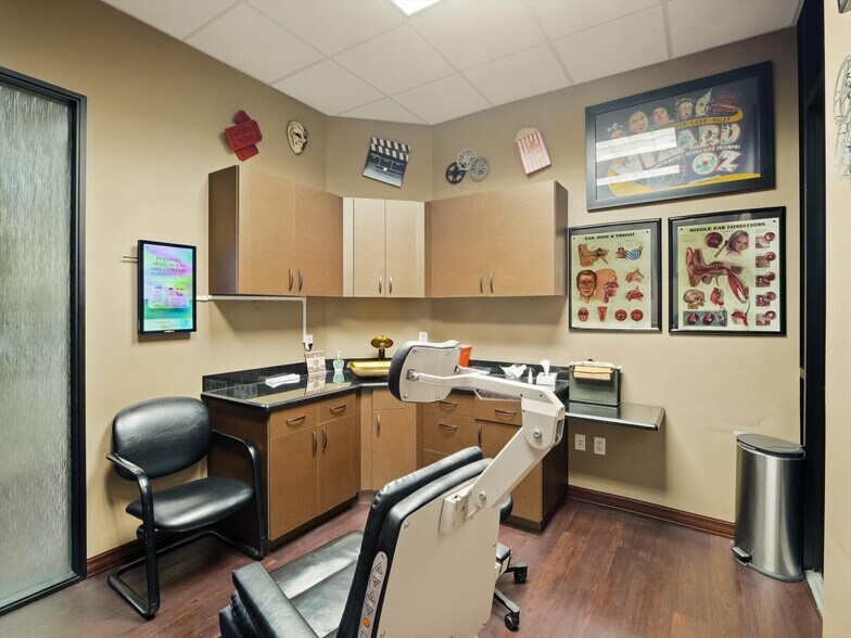 More Photos Of 16841 N 31st Ave, Phoenix Medical For Sale