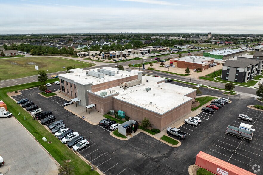 More Photos Of 4013 N Ridge Rd, Wichita Medical For Lease