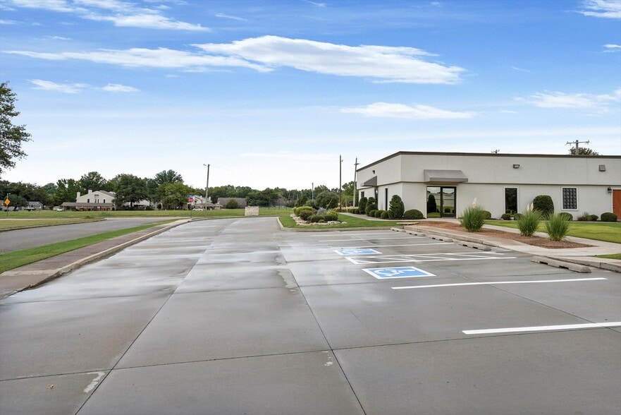 More Photos Of 1015 W Ithica St, Broken Arrow Office For Sale