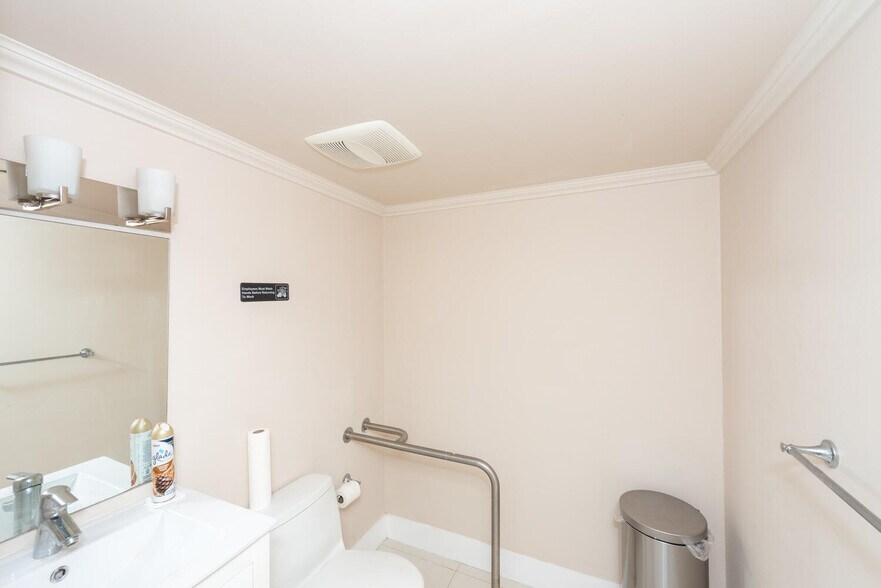 More Photos Of 2645 SW 37th Ave, Miami Medical For Lease