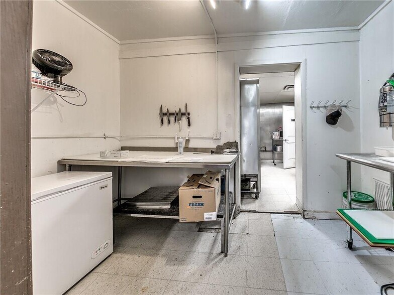 More Photos Of 1901 SW 27th St, El Reno Restaurant For Sale