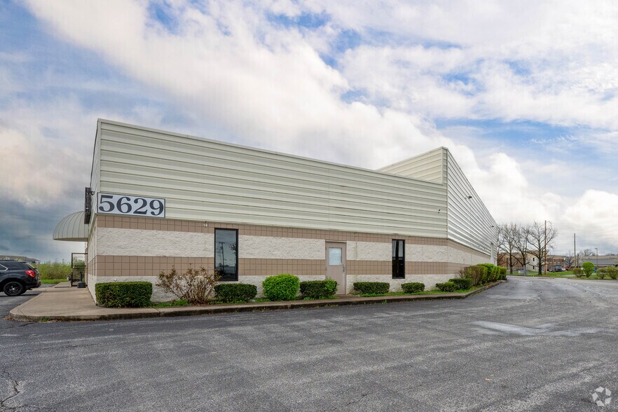 More Photos Of 5739 Professional Cir, Indianapolis Warehouse For Sale