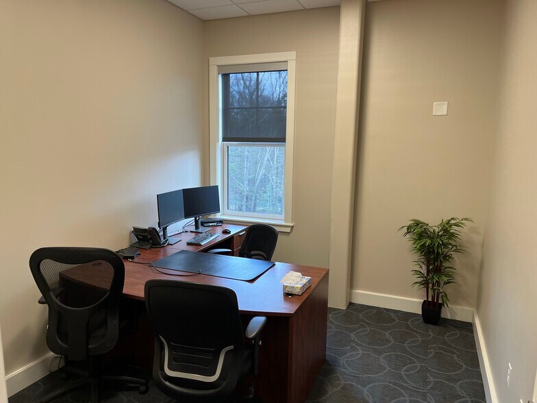 More Photos Of 300 Constitution Ave, Portsmouth Research And Development For Lease