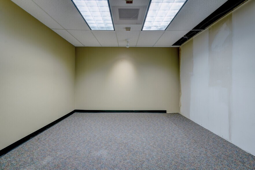 More Photos Of 14900 SE 29th St, Choctaw Bank For Lease