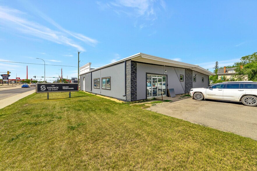 More Photos Of 4818 44 st, Lloydminster General Retail For Lease