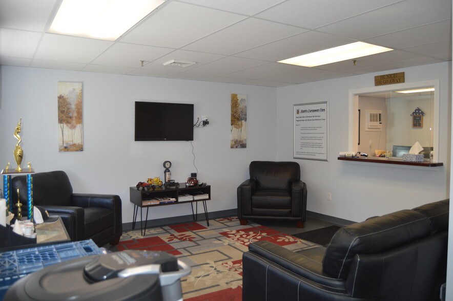 More Photos Of 60 Pine St, Methuen Light Manufacturing For Lease