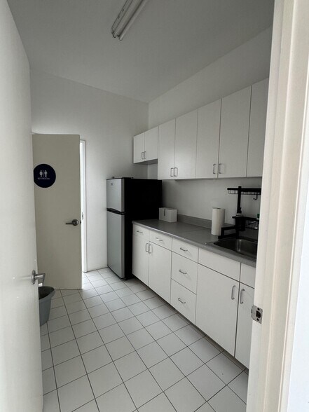 More Photos Of 114-116 S La Brea Ave, Los Angeles Storefront Retail Office For Lease