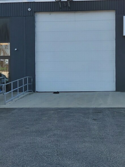 More Photos Of 100 Higginson Ave, Lincoln Distribution For Lease