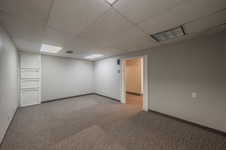 More Photos Of 5704 James Ave, Fort Worth Storefront Retail Office For Sale
