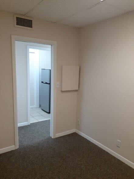 More Photos Of 7120-7190 Seminole Blvd, Seminole Office For Lease