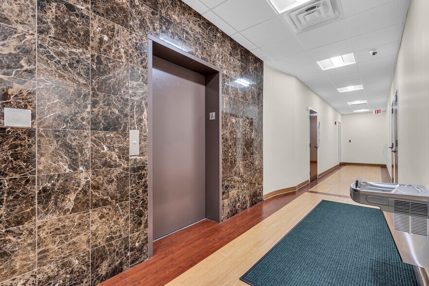 More Photos Of 500 Park Ave, Manalapan Township Medical For Lease