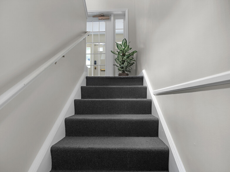 More Photos Of 644 E Main St, Palmyra Office For Sale