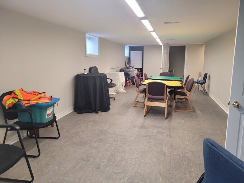 More Photos Of 23 Scugog St, Clarington Office For Sale