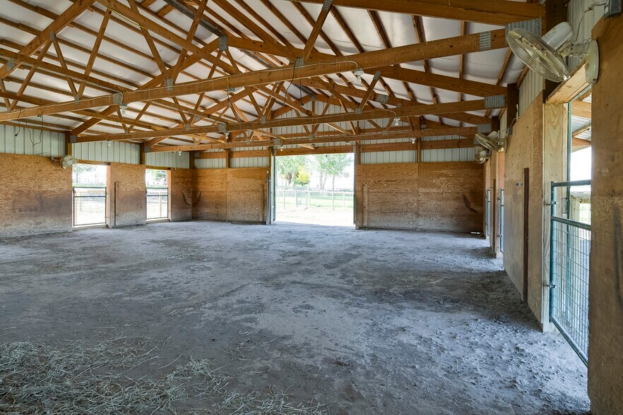 More Photos Of 9101 NW 31st St, Terrebonne Specialty For Sale