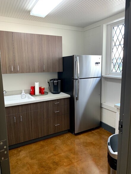 More Photos Of 1701 28th Ave S, Homewood Freestanding For Sale