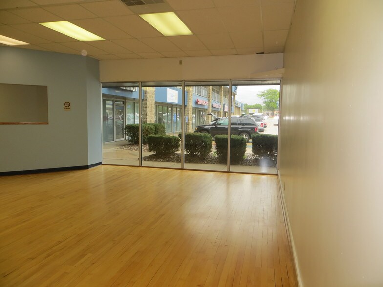 More Photos Of 4214 Fleur Dr, Des Moines General Retail For Lease