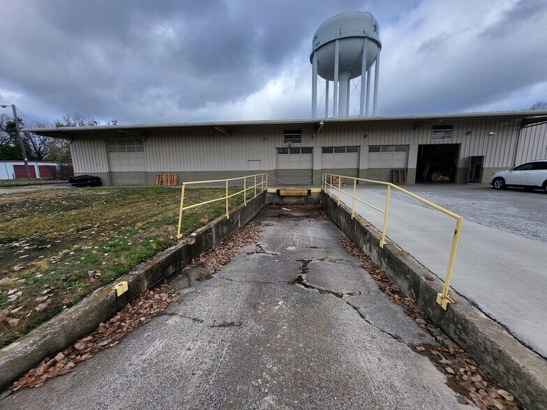 More Photos Of 516 Adele Ave, Joplin Distribution For Sale