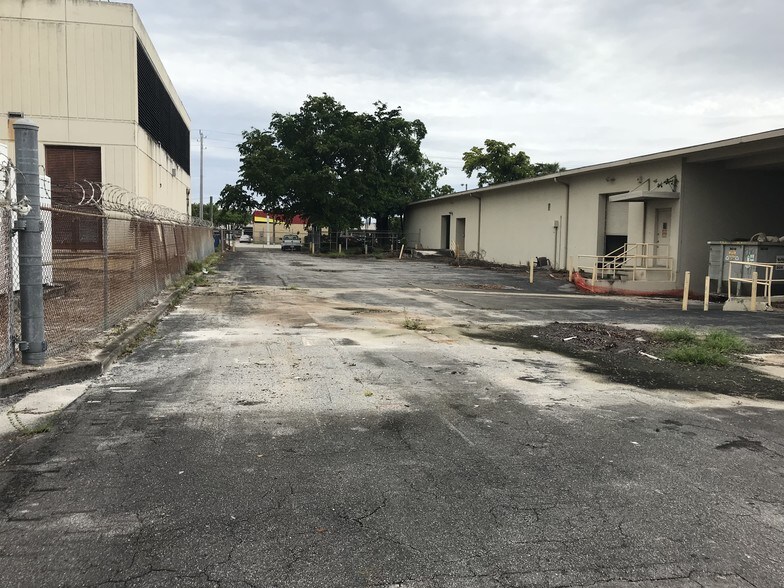 More Photos Of 18470 NW 27th Ave, Miami Gardens Warehouse For Sale