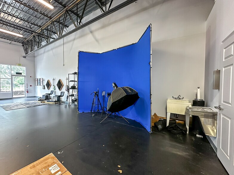 More Photos Of 2500 Drane Field Rd, Lakeland Warehouse For Lease
