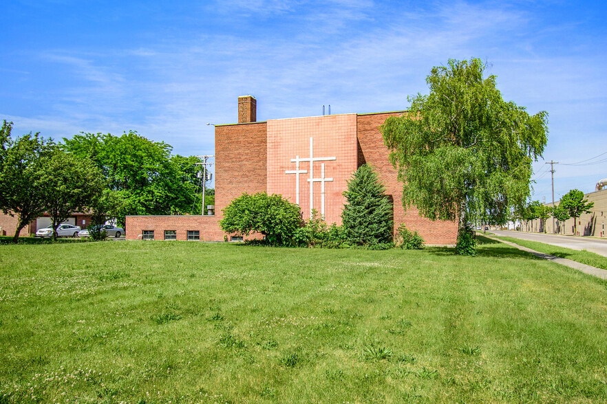 More Photos Of 612 N Michigan Ave, Saginaw Religious Facility For Sale