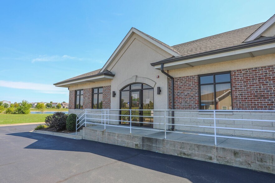 More Photos Of 16001-16009 Executive Dr, Crest Hill Office For Lease
