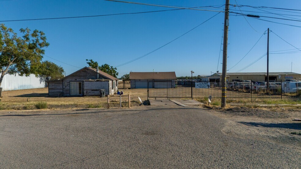 More Photos Of 1250 E Childs Ave, Merced Auto Salvage Facility For Sale