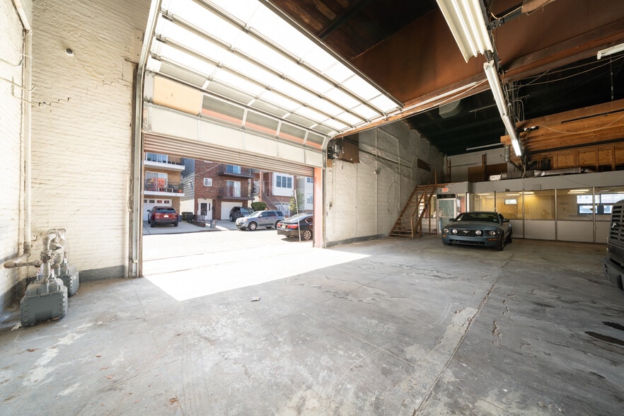 More Photos Of 11 Western Ave, Jersey City Warehouse For Lease