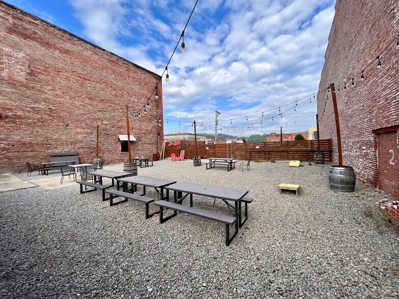 More Photos Of 205 E 9th Ave, Homestead Bar For Lease