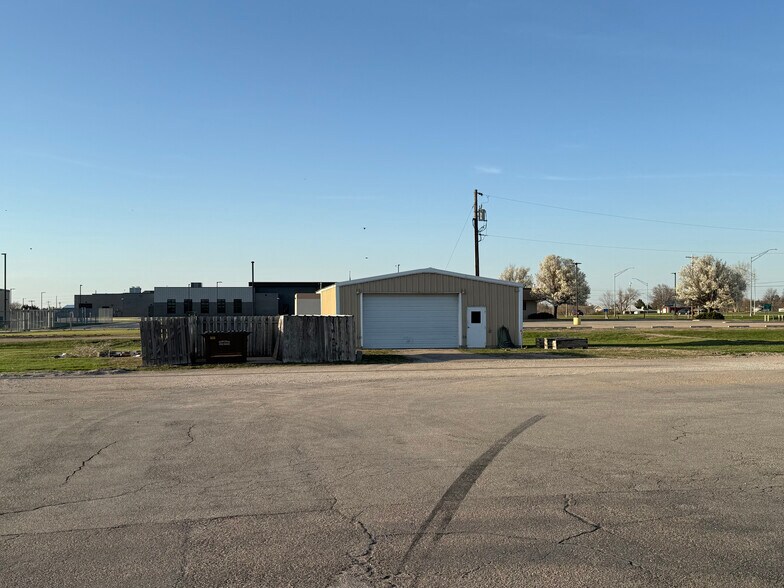 More Photos Of 2426 S Lincoln Ave, York Hotel For Sale