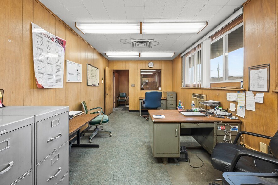 More Photos Of 2028 Washington Ave, Saint Joseph Warehouse For Sale