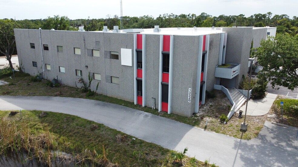 More Photos Of 13320 Metro Pky, Fort Myers Movie Radio TVStudio For Lease