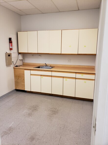 More Photos Of 25-53 Capital Dr, West Springfield Medical For Lease