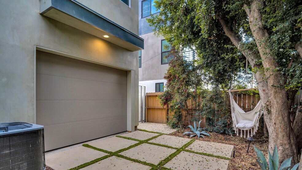 More Photos Of 1351 Seward St, Los Angeles Apartments For Sale