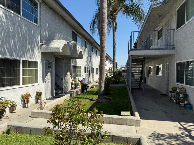 More Photos Of 4931 - 4939 Clara St, Cudahy Apartments For Sale