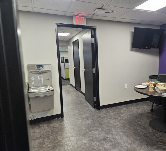 More Photos Of 902 S Washington Ave, Saginaw Office For Sale