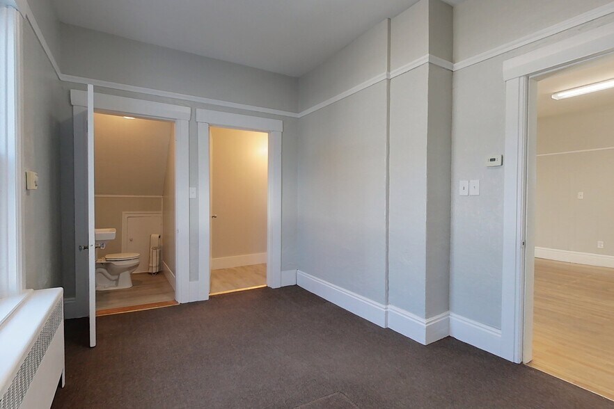 More Photos Of 7 Elm St, Townsend Office For Lease