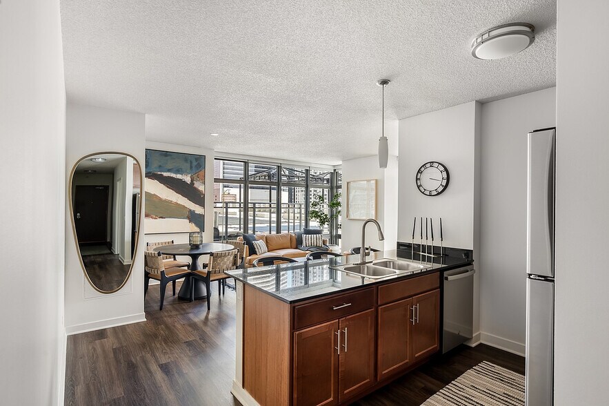 More Photos Of 555 W Kinzie St, Chicago Apartments For Lease