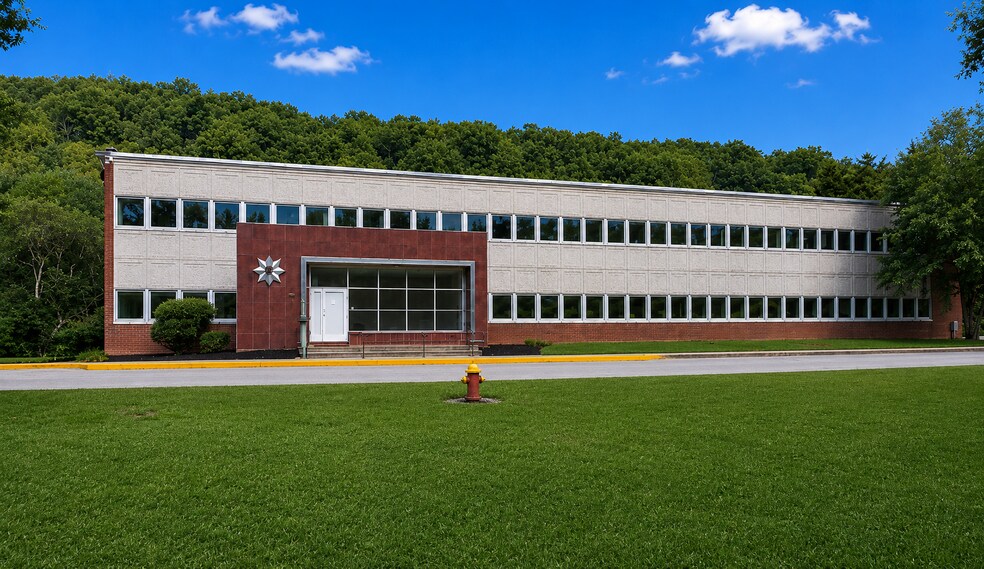 More Photos Of 1 Kiski Ave, Leechburg Office For Sale