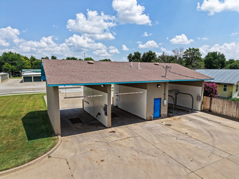 More Photos Of 1003 N Main St, Tonkawa Carwash For Sale