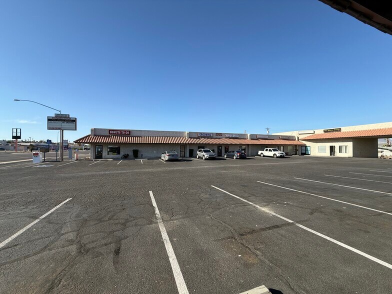More Photos Of 2065 Highway 95, Bullhead City Storefront For Lease