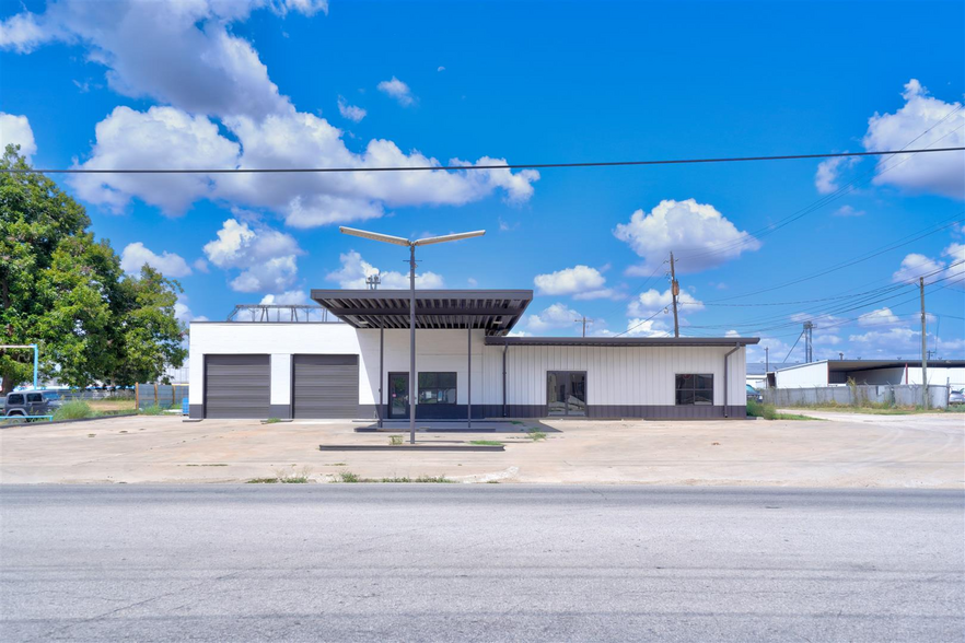 Primary Photo Of 623 N Richmond Rd, Wharton Auto Repair For Sale