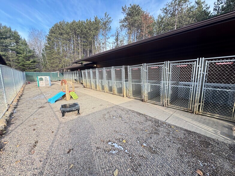 More Photos Of 2350 Highway 17 S, Rhinelander Veterinarian Kennel For Sale