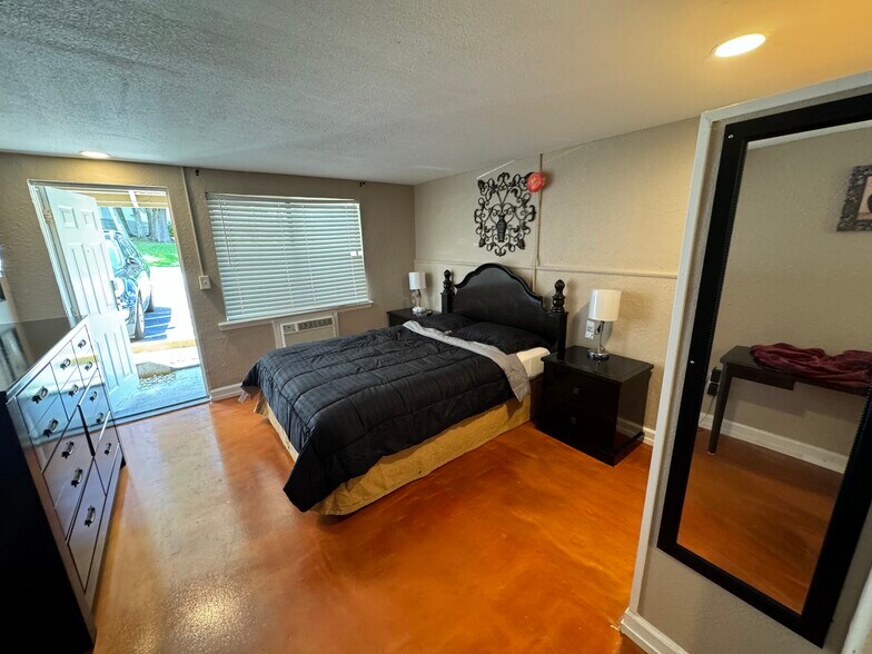 More Photos Of 2210 S Pine Ave, Ocala Hospitality For Sale