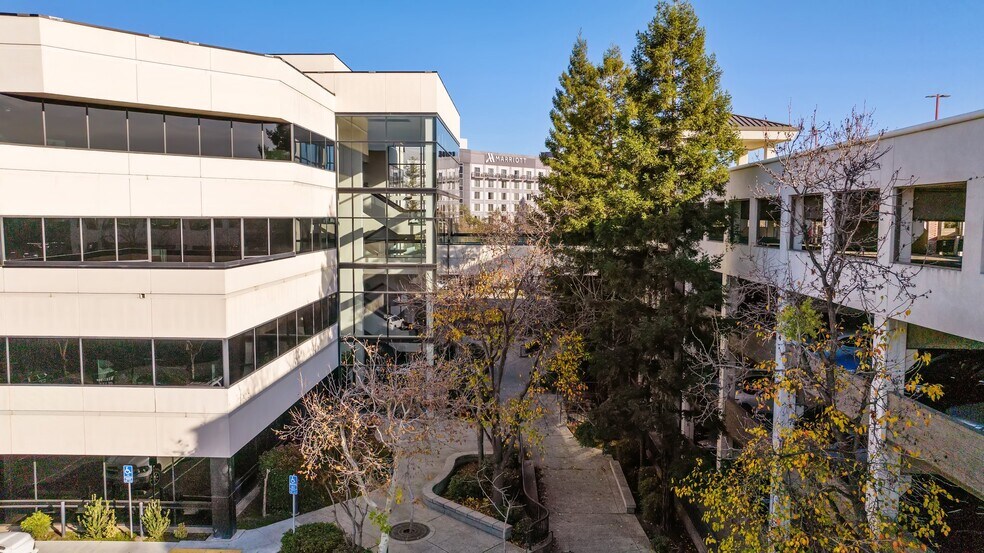 More Photos Of 100 Willow Plz, Visalia Medical For Sale