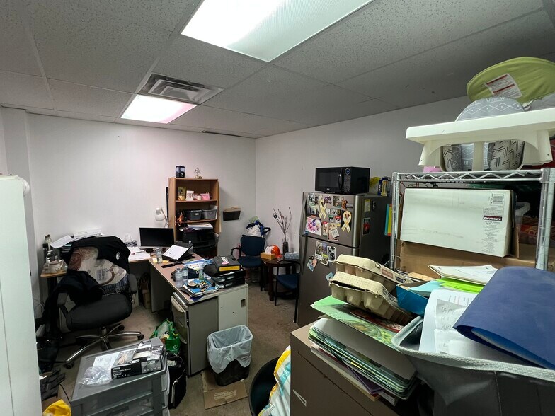 More Photos Of 85 Stephen St, Kingston Freestanding For Sale