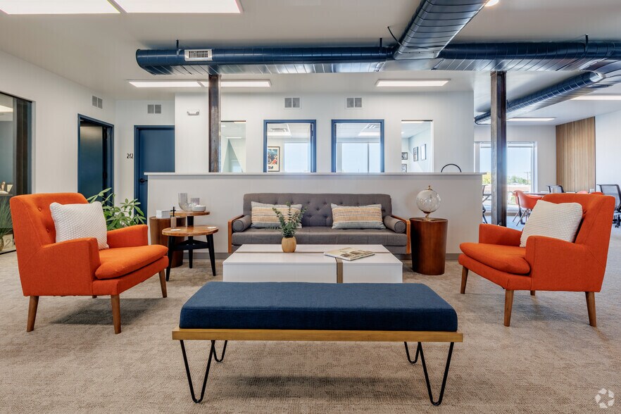 More Photos Of 4045 S Broadway, Englewood Coworking Space