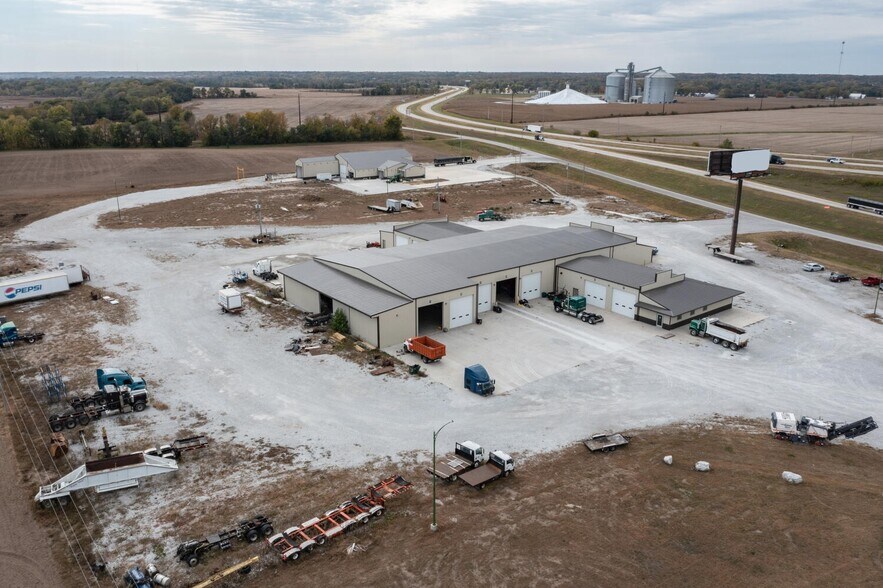 More Photos Of 25137 Outer Road 27, Wayland Auto Repair For Lease